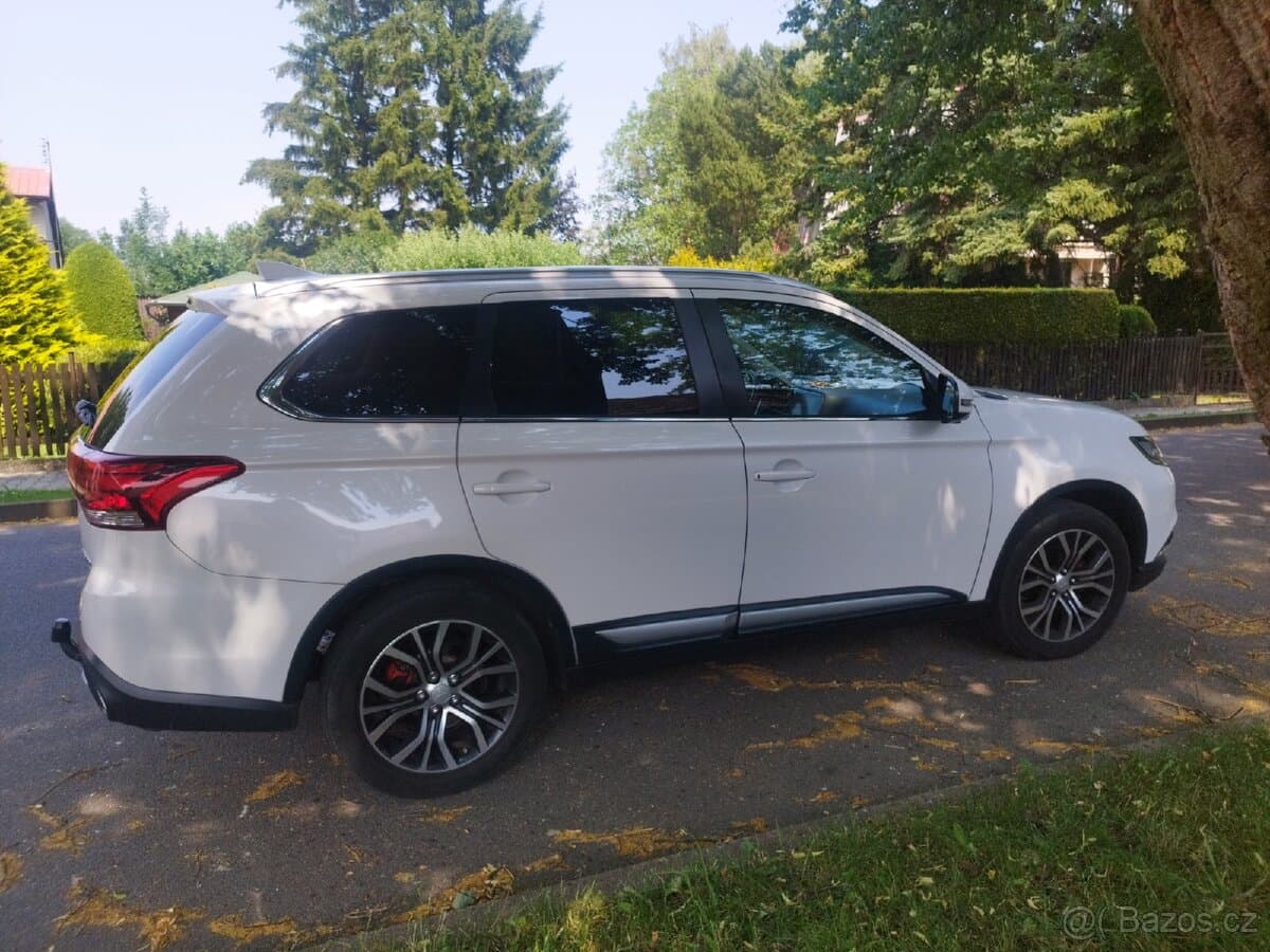 2017 Mitsubishi OUTLANDER - 8