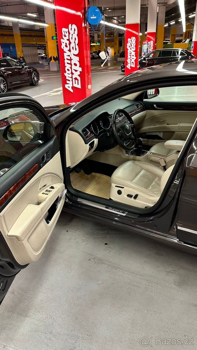 2010 Škoda SUPERB - 8