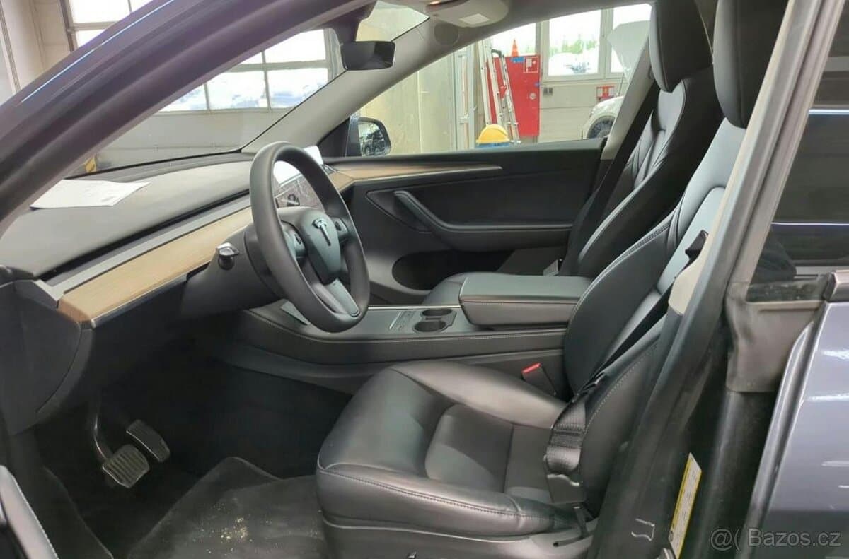 2023 Tesla MODEL Y - 8