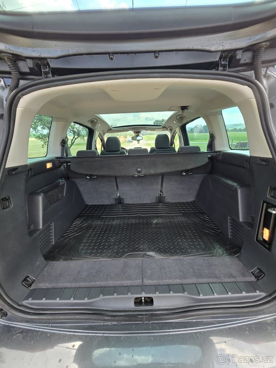 Peugeot 5008 - 8