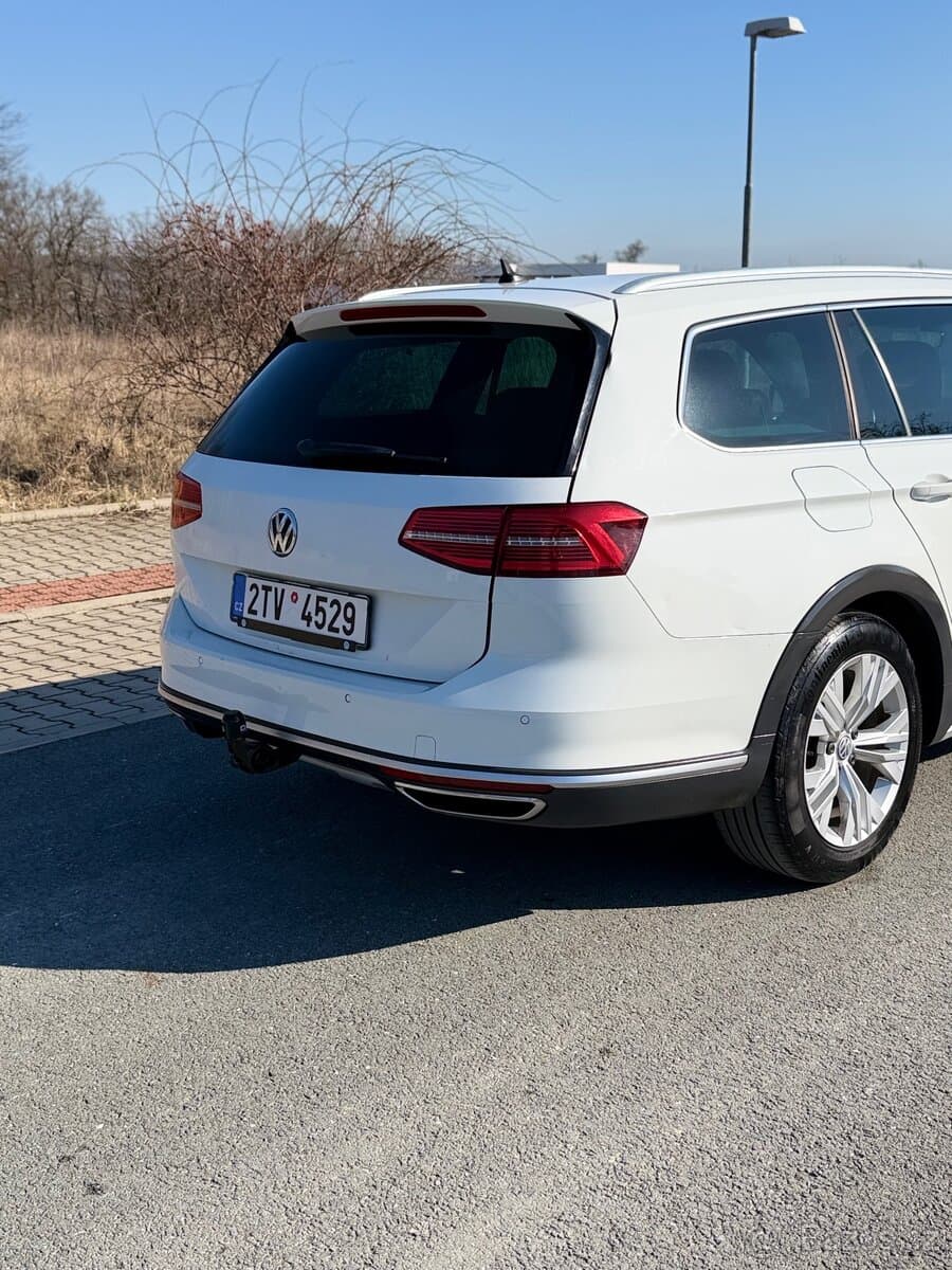 2016 Volkswagen PASSAT - 8