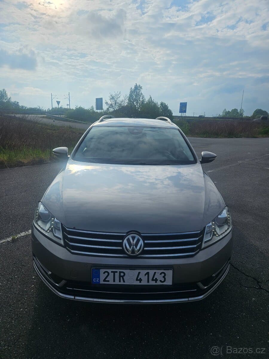 2012 Volkswagen PASSAT - 8