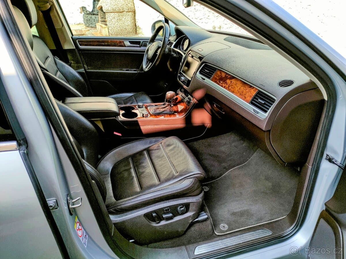 2011 Volkswagen TOUAREG - 8
