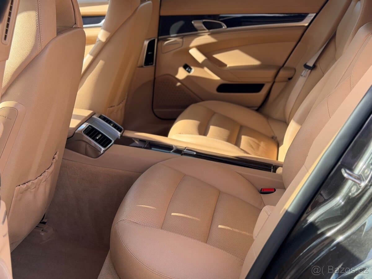 2011 Porsche PANAMERA - 8