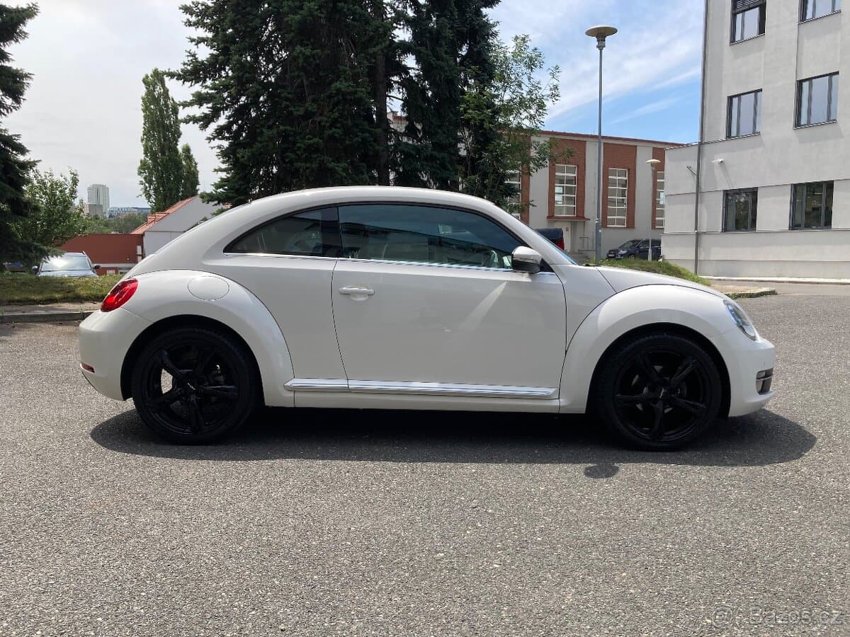 2012 Volkswagen BEETLE - 8