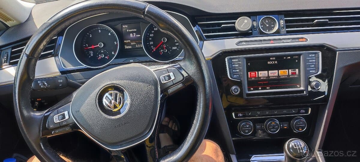 2016 Volkswagen PASSAT - 8