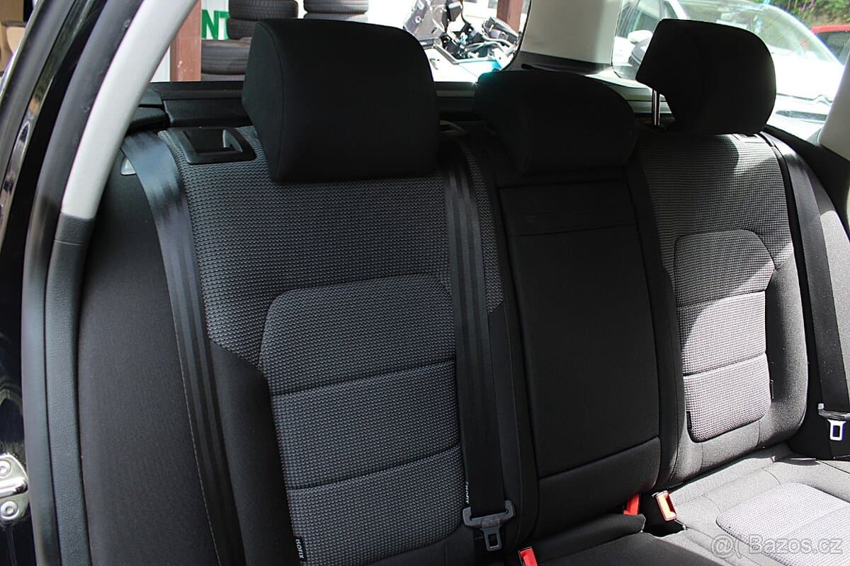 2011 Volkswagen PASSAT - 8