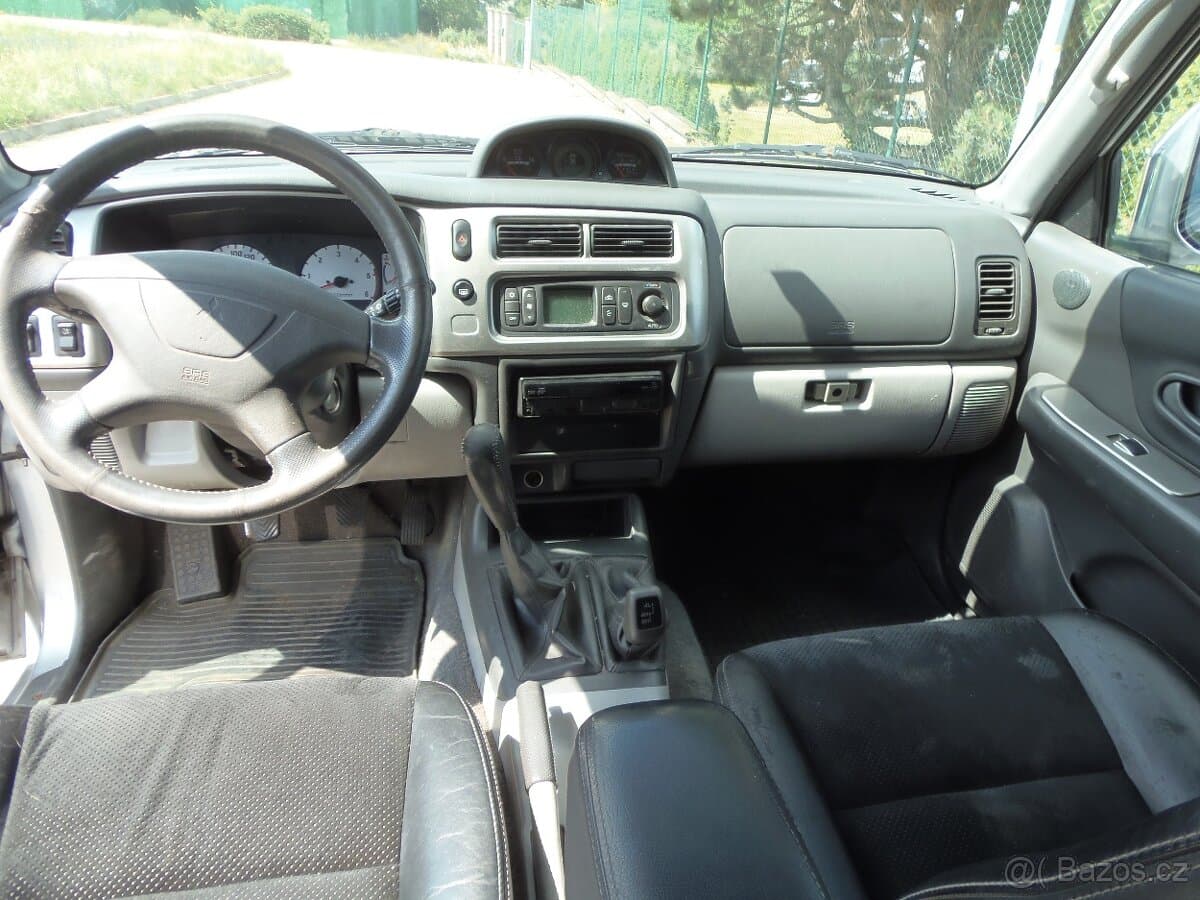 Mitsubishi PAJERO - 8
