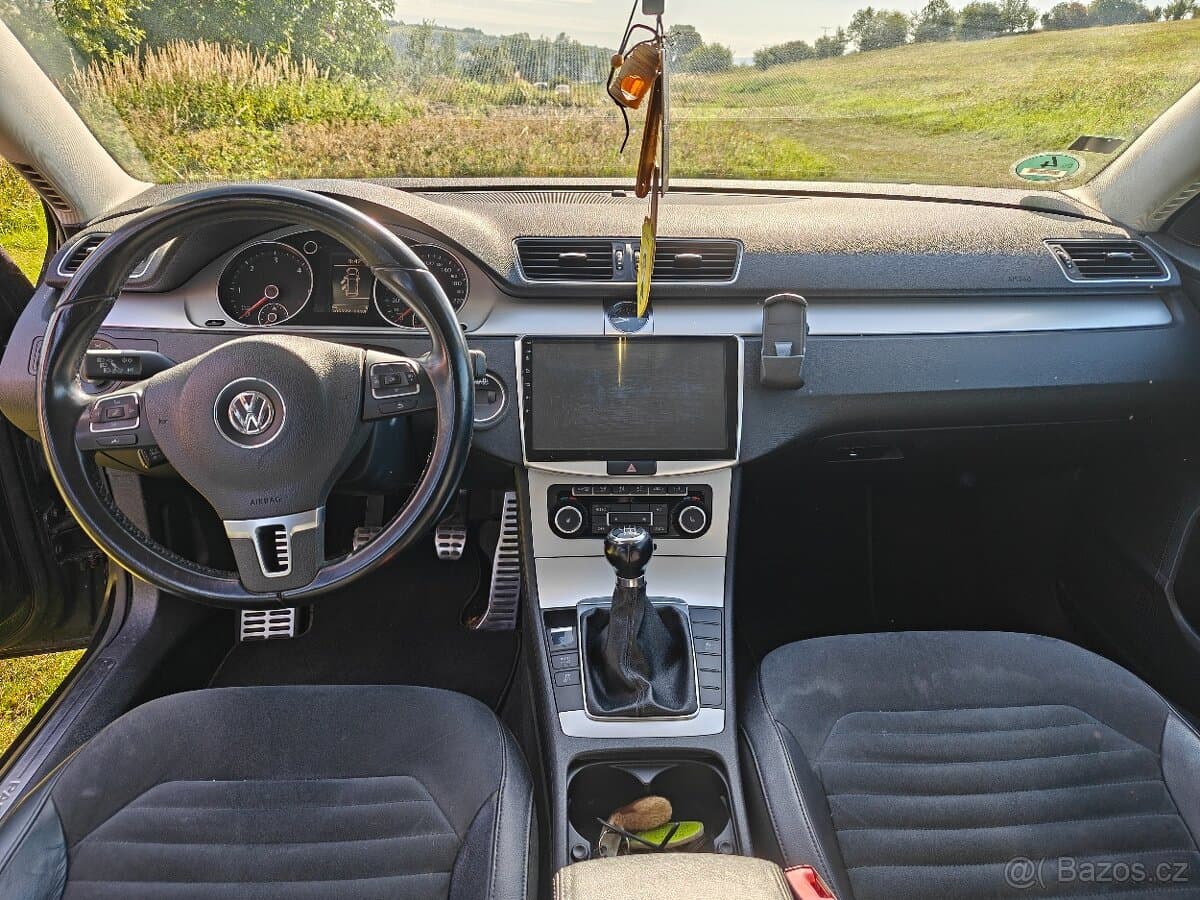 2011 Volkswagen PASSAT - 8