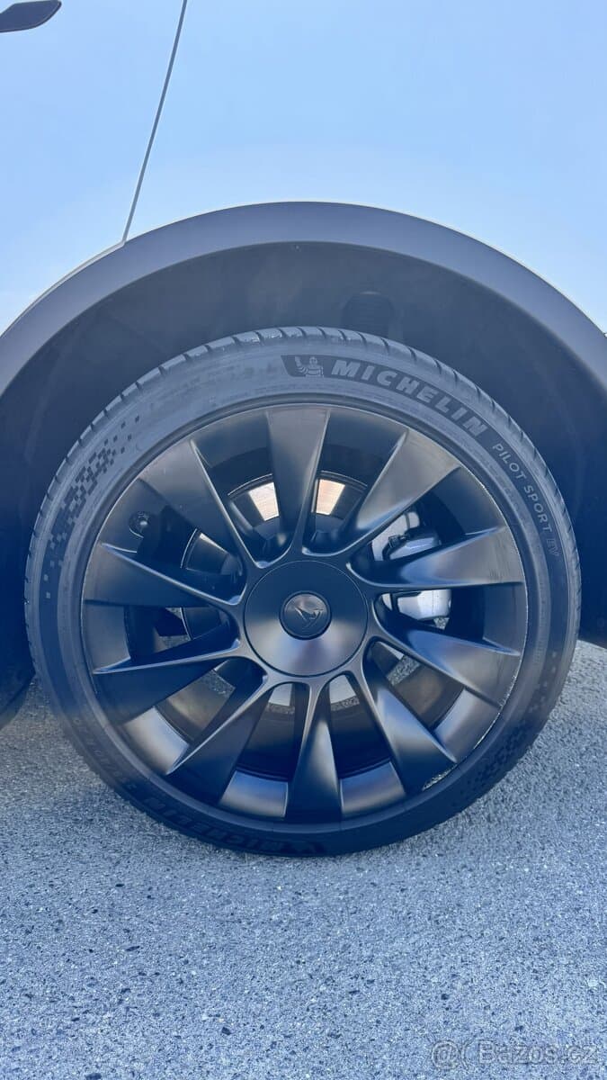 2023 Tesla MODEL Y - 8