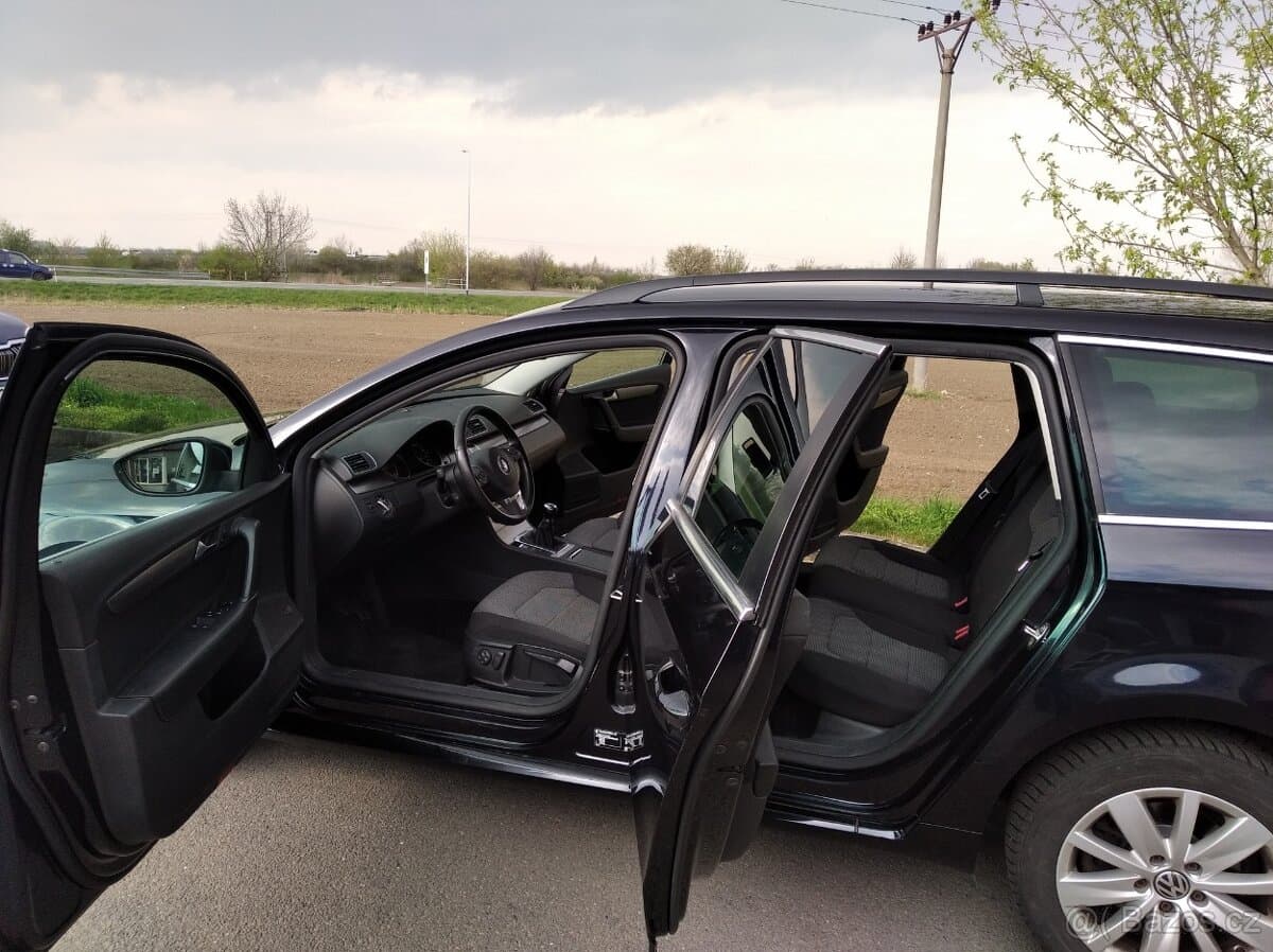 2011 Volkswagen PASSAT - 8