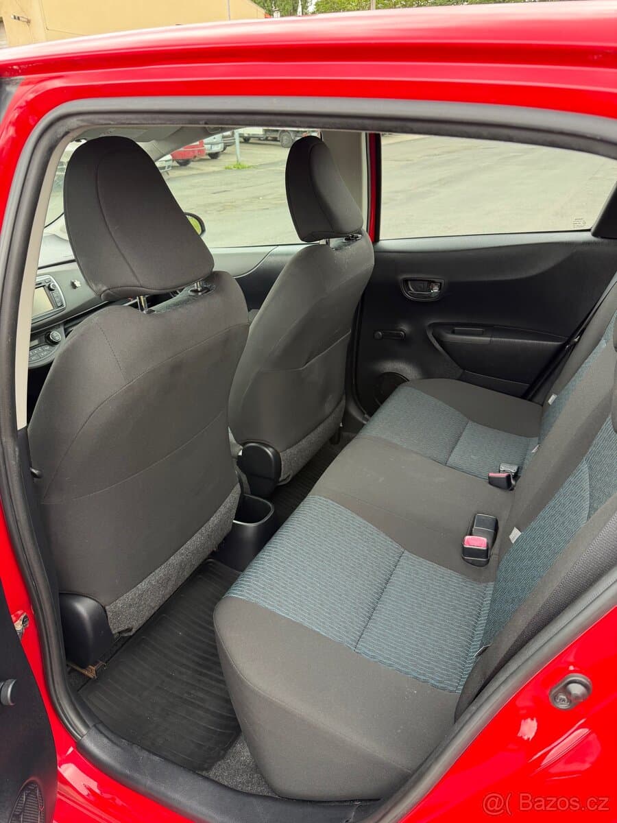 2011 Toyota YARIS - 8