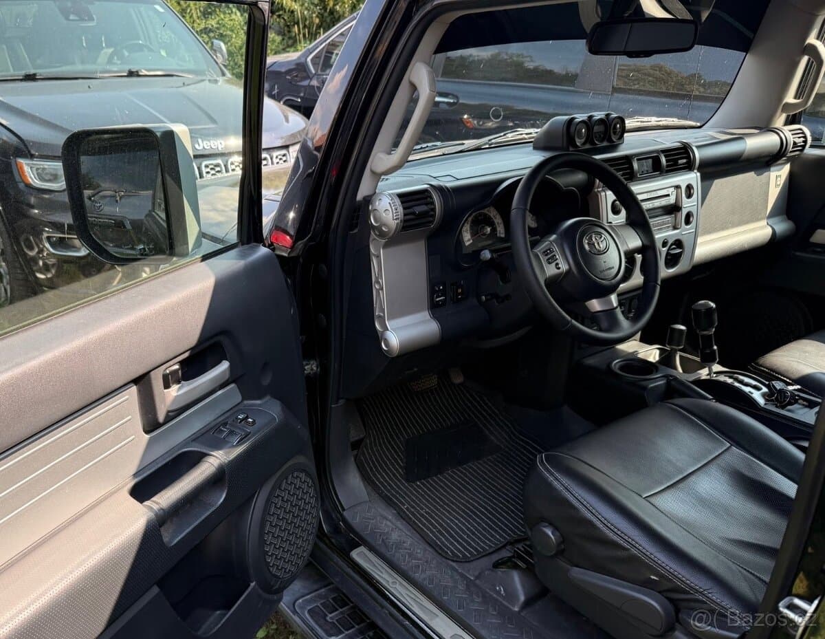 2010 Toyota FJ - 8
