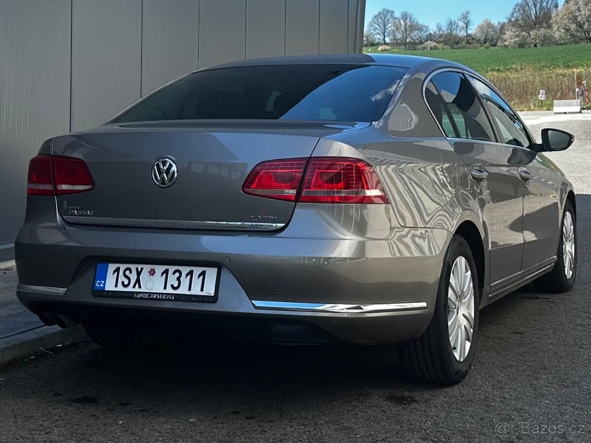 2011 Volkswagen PASSAT - 8