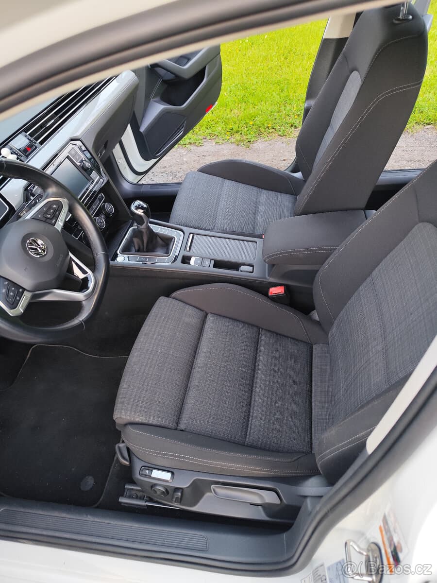 2019 Volkswagen PASSAT - 8