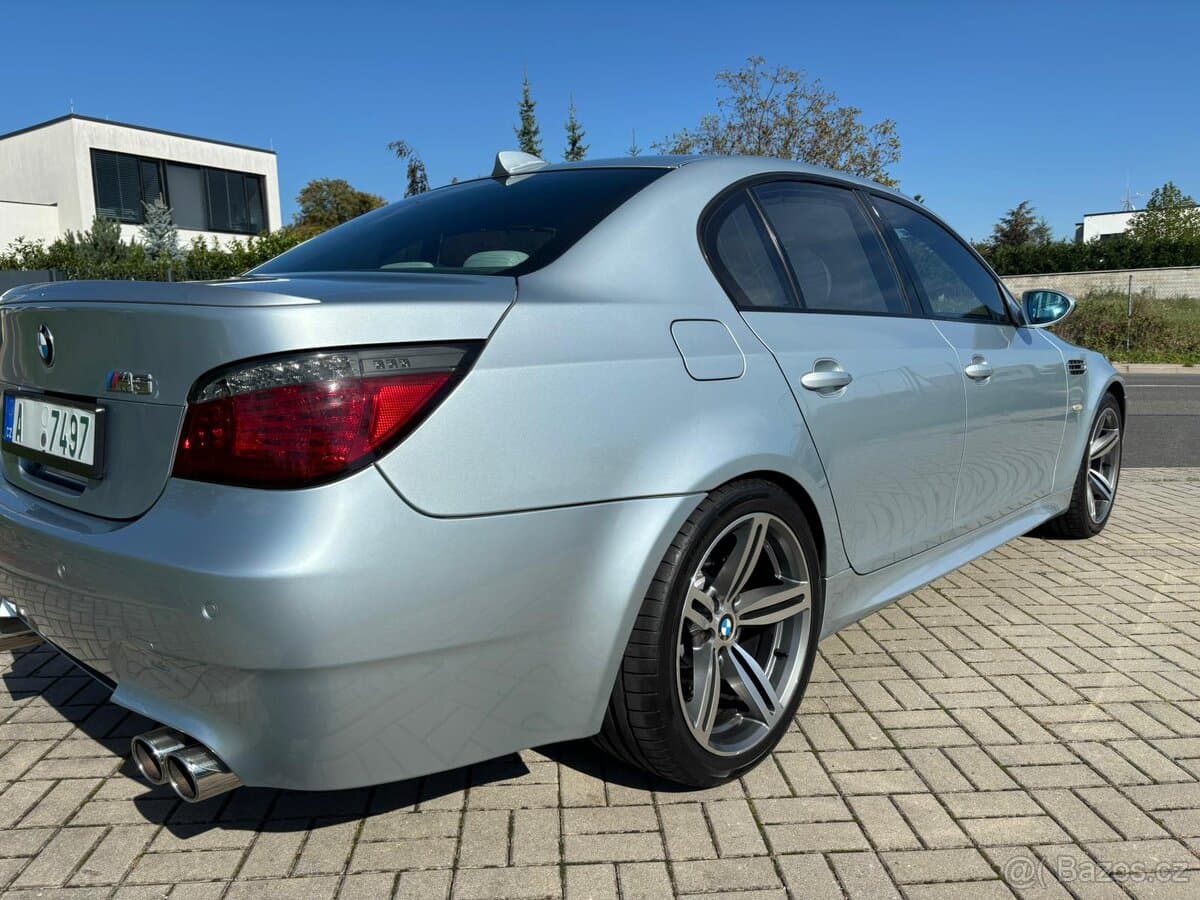 2005 BMW M5 - 8