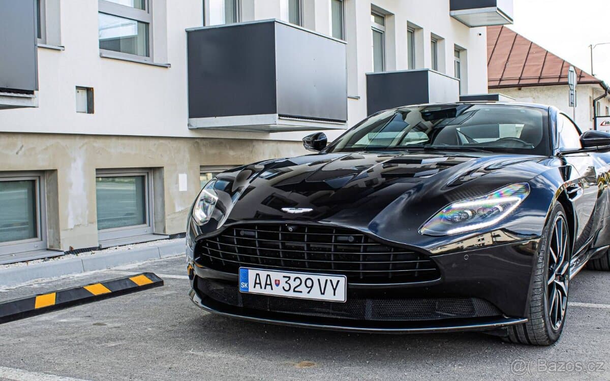 2017 Aston Martin DB11 - 8