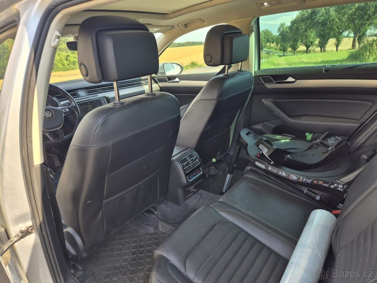 2015 Volkswagen PASSAT - 8