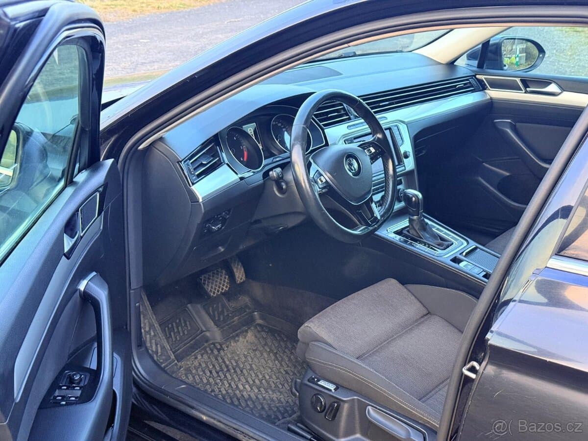 2015 Volkswagen PASSAT - 8