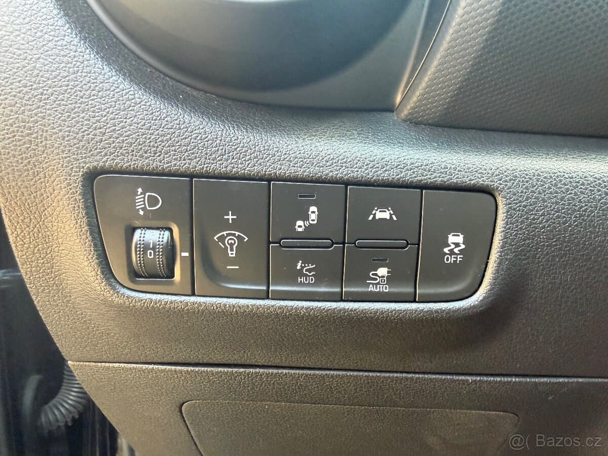 2021 Hyundai KONA - 8