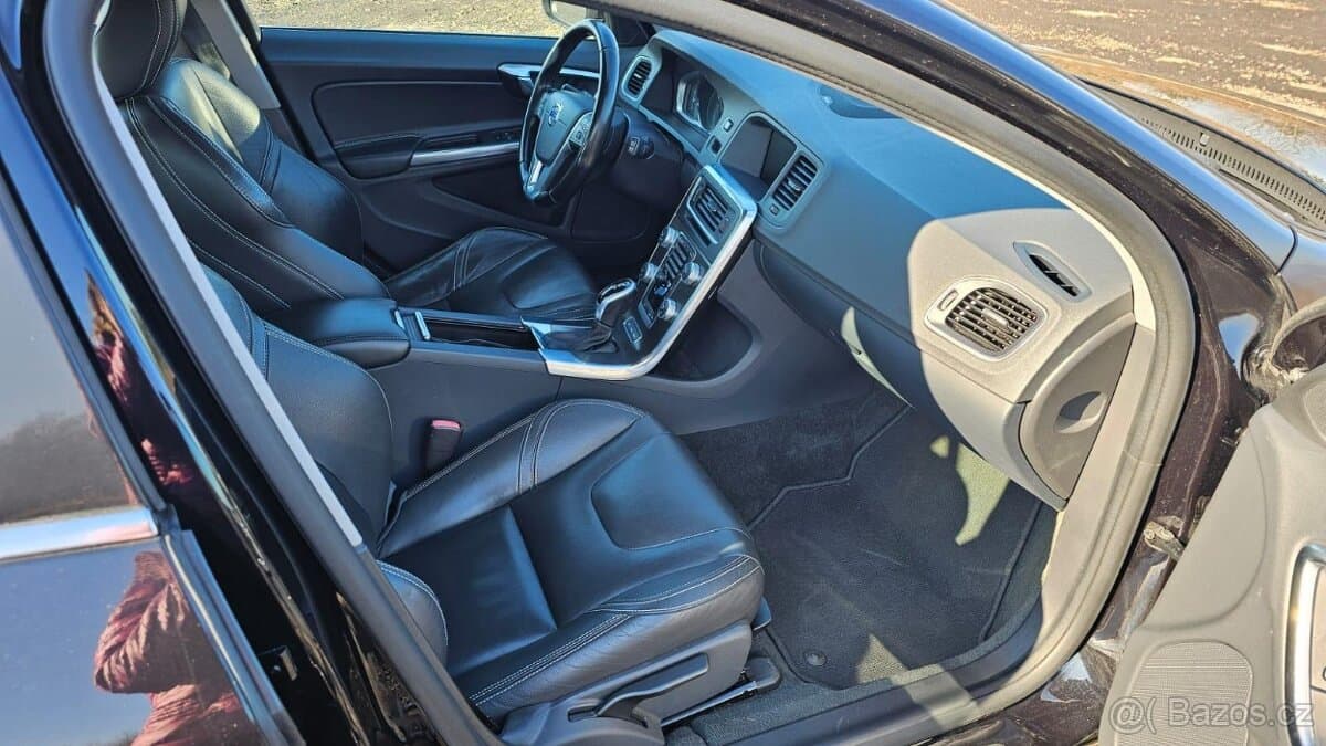 2015 Volvo V60 - 8