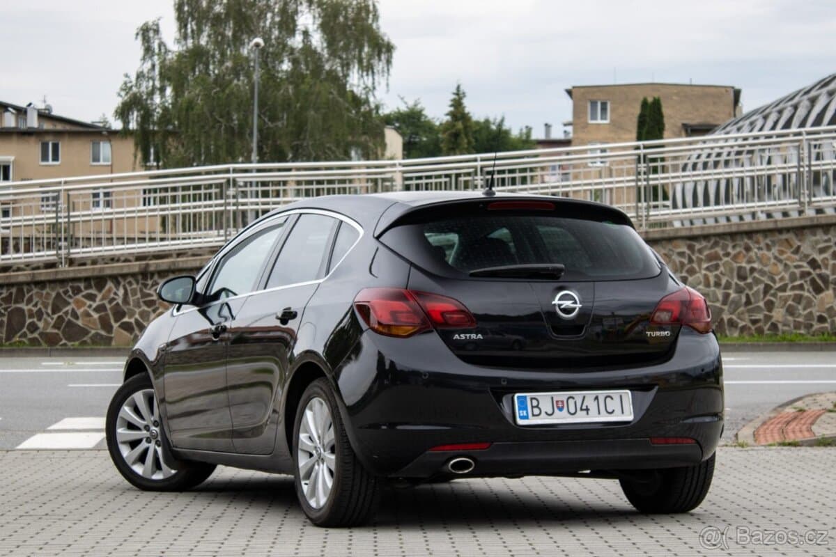 2011 Opel ASTRA - 8