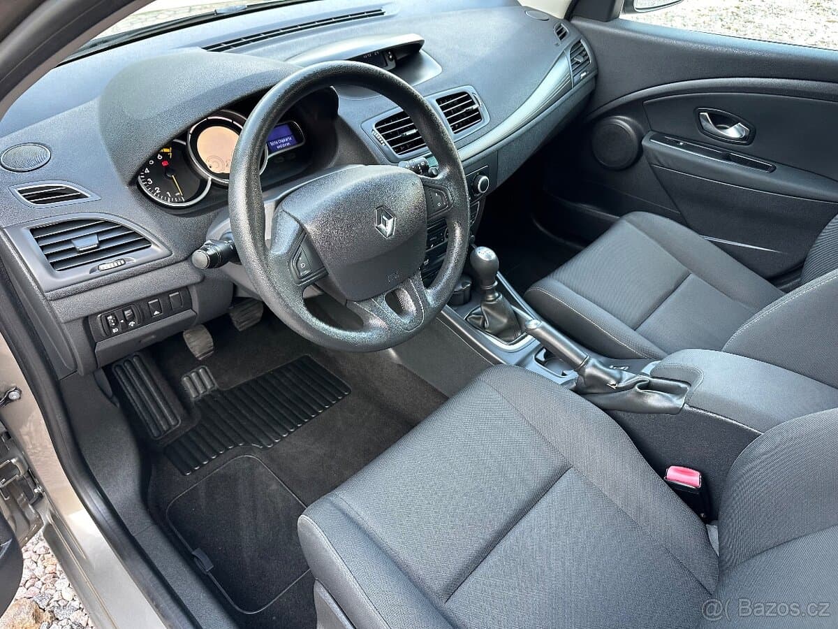 2010 Renault MEGANE - 8