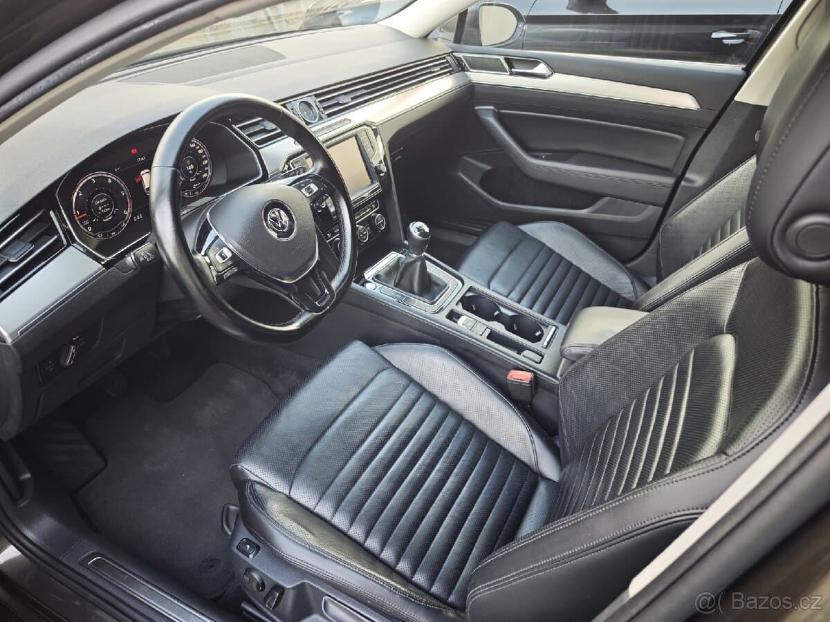 2015 Volkswagen PASSAT - 8