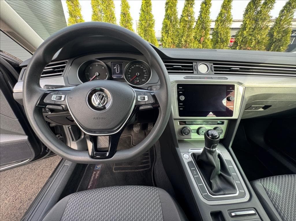 2018 Volkswagen PASSAT - 8