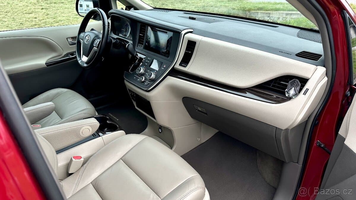 2016 Toyota SIENNA - 8