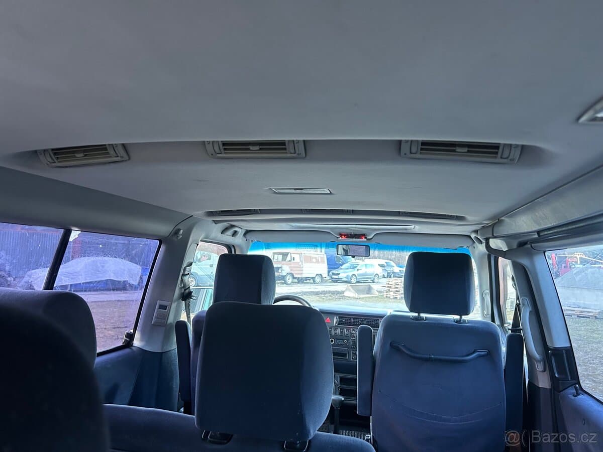 2002 Volkswagen CARAVELLE - 8