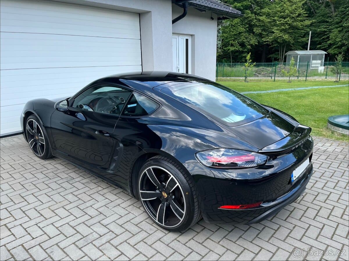 2019 Porsche 718 - 8