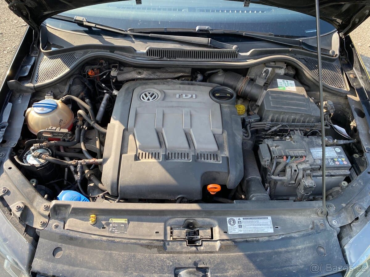 2012 Volkswagen POLO - 8