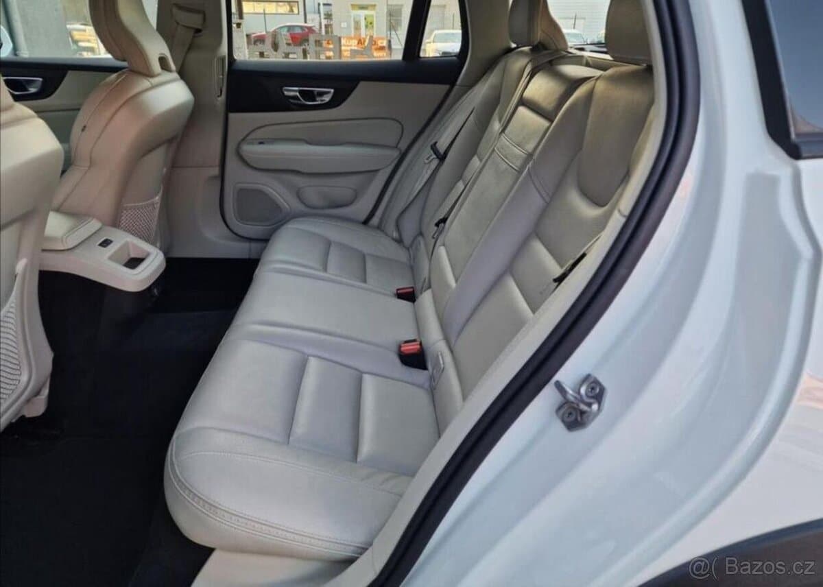 2019 Volvo V60 - 8
