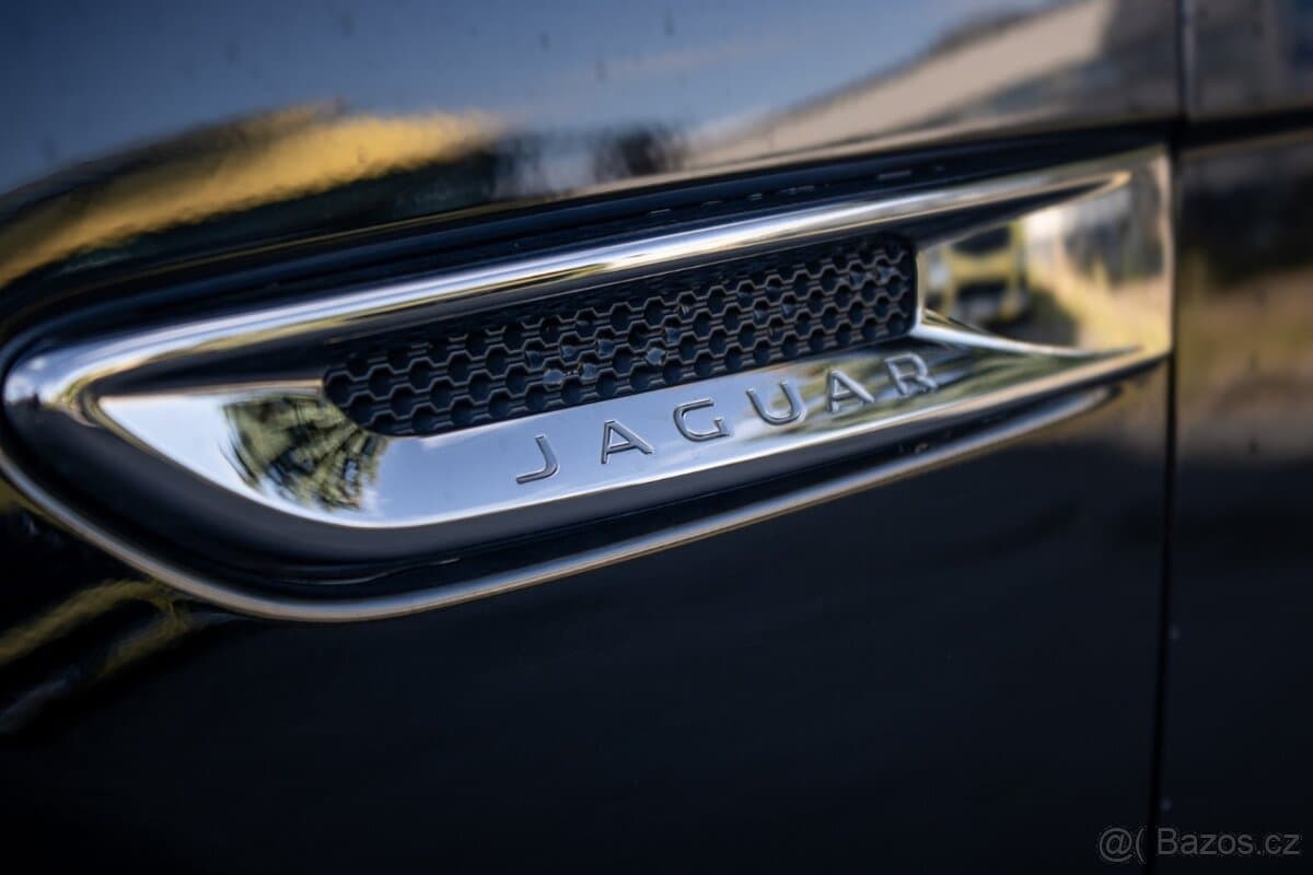 2019 Jaguar F-PACE - 8