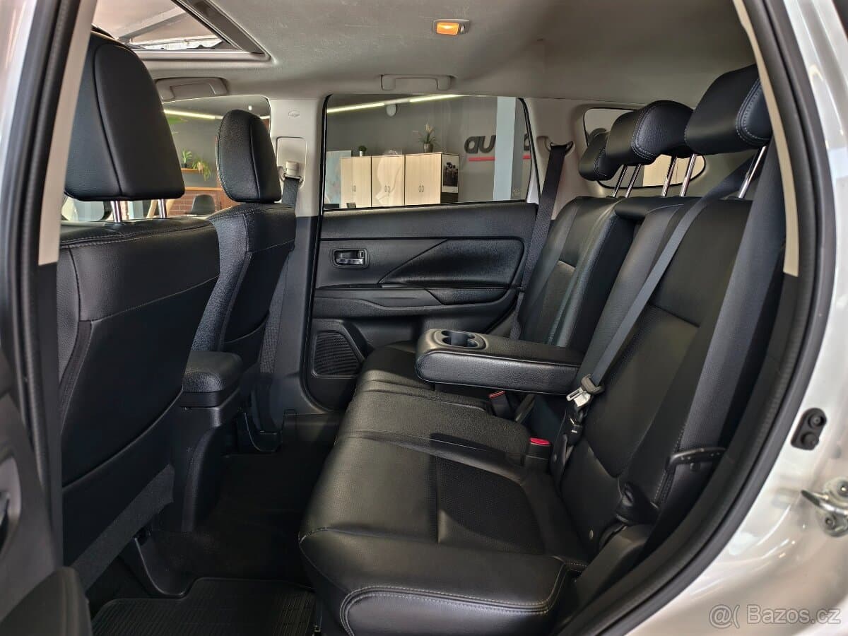 2012 Mitsubishi OUTLANDER - 8