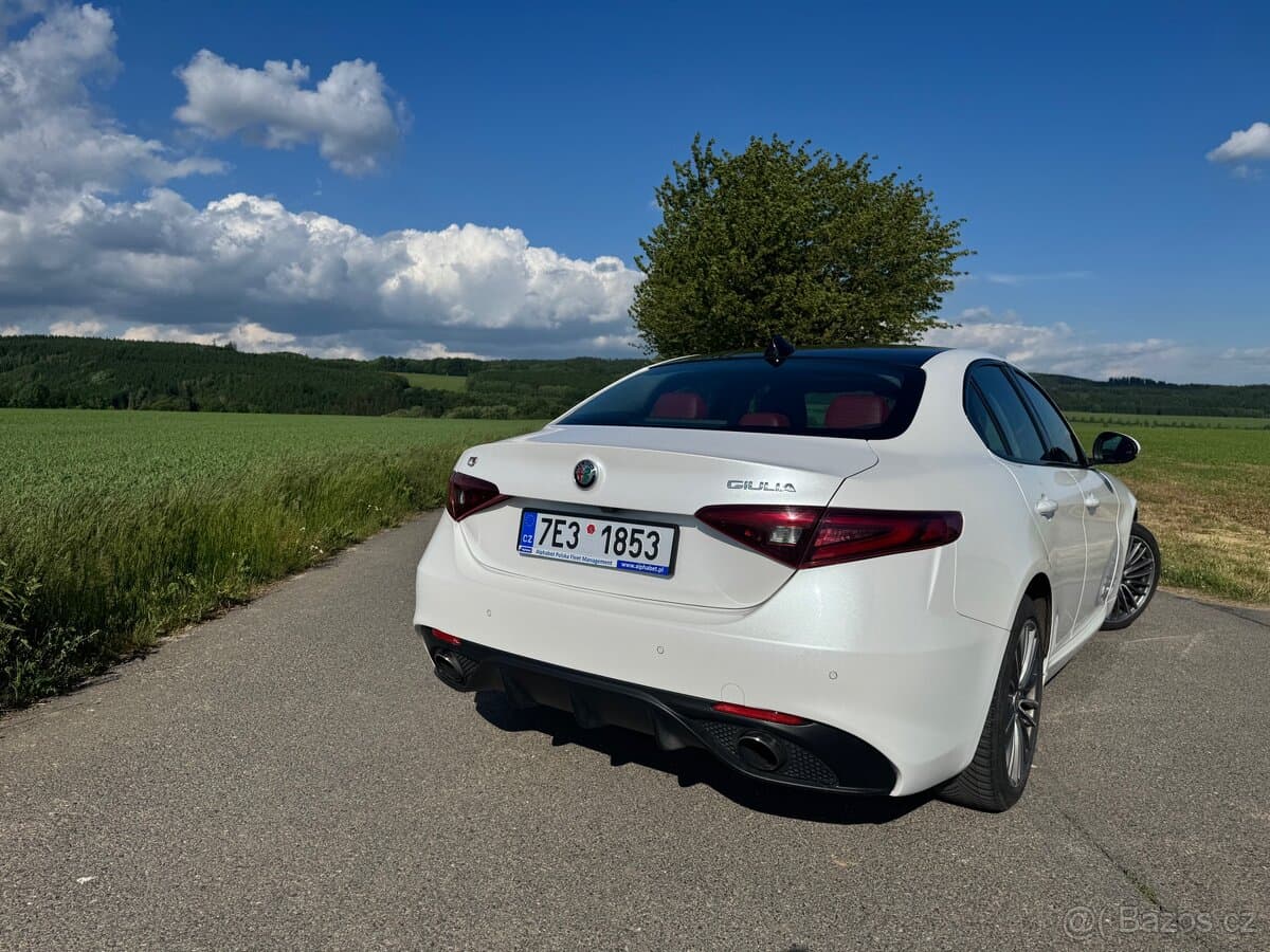 2018 Alfa Romeo GIULIA - 8