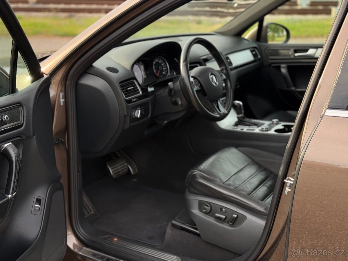 2011 Volkswagen TOUAREG - 8
