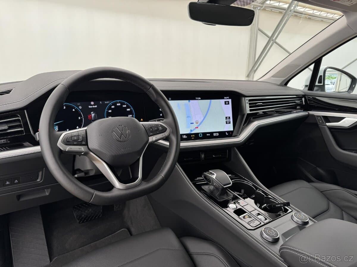 2025 Volkswagen TOUAREG - 8