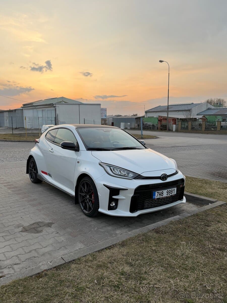 2021 Toyota YARIS - 8