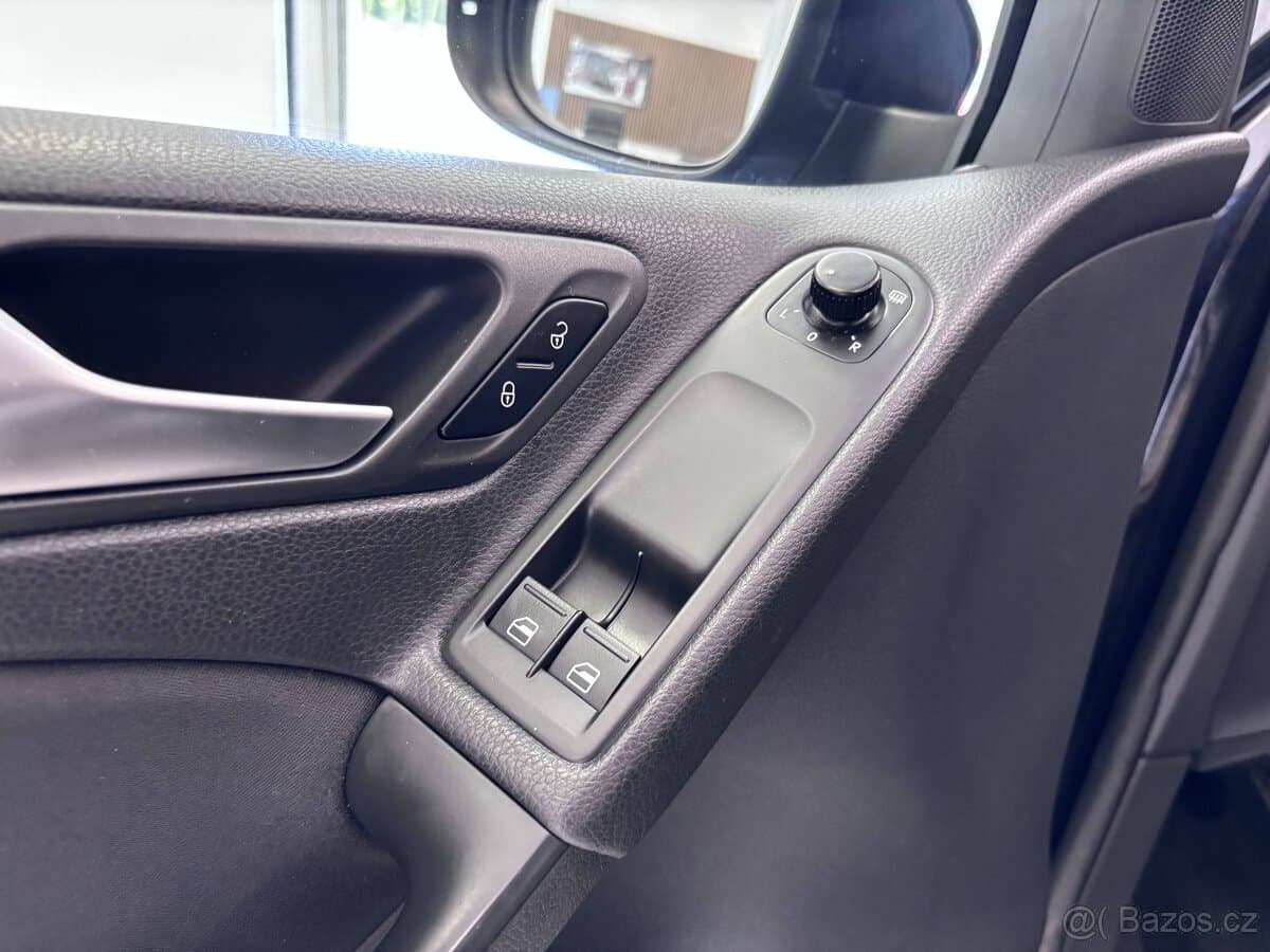 2011 Volkswagen GOLF - 8