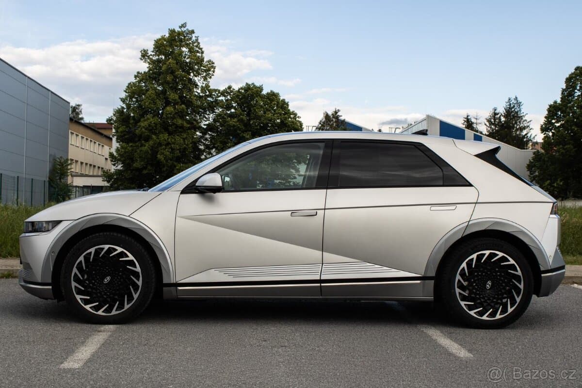 2025 Hyundai IONIQ 5 - 8