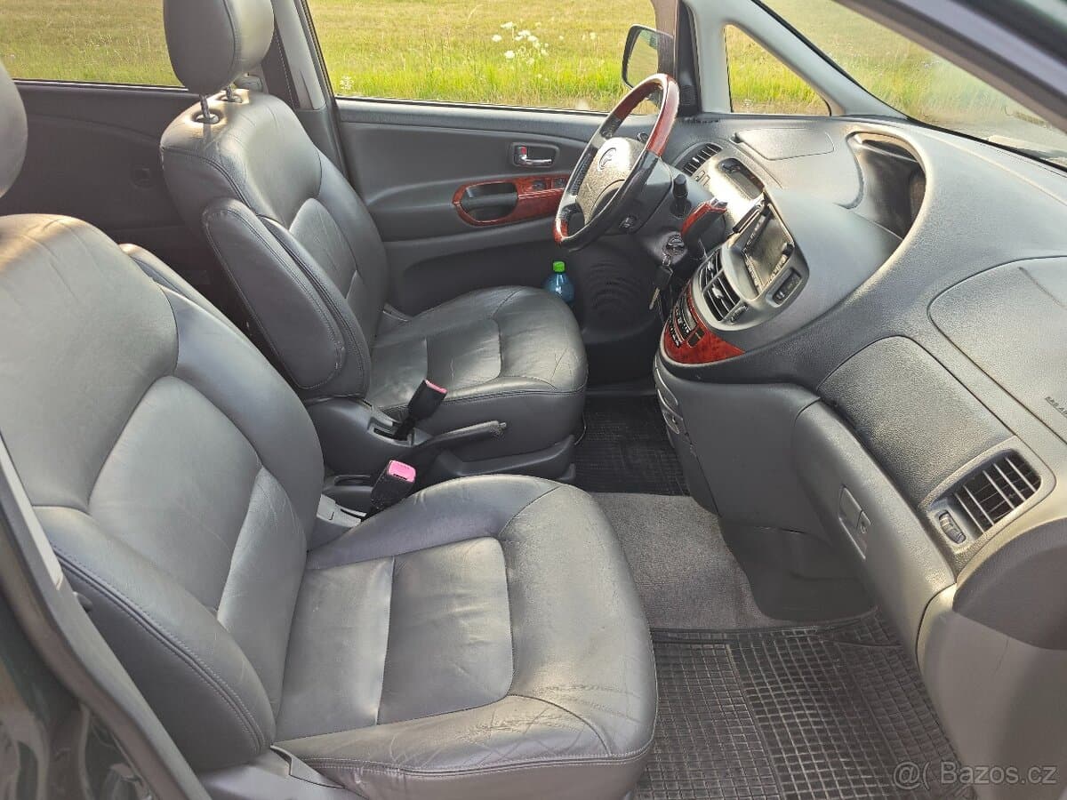 2004 Toyota PREVIA - 8