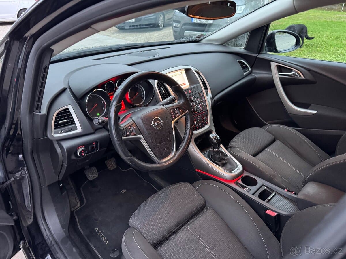 2011 Opel ASTRA - 8