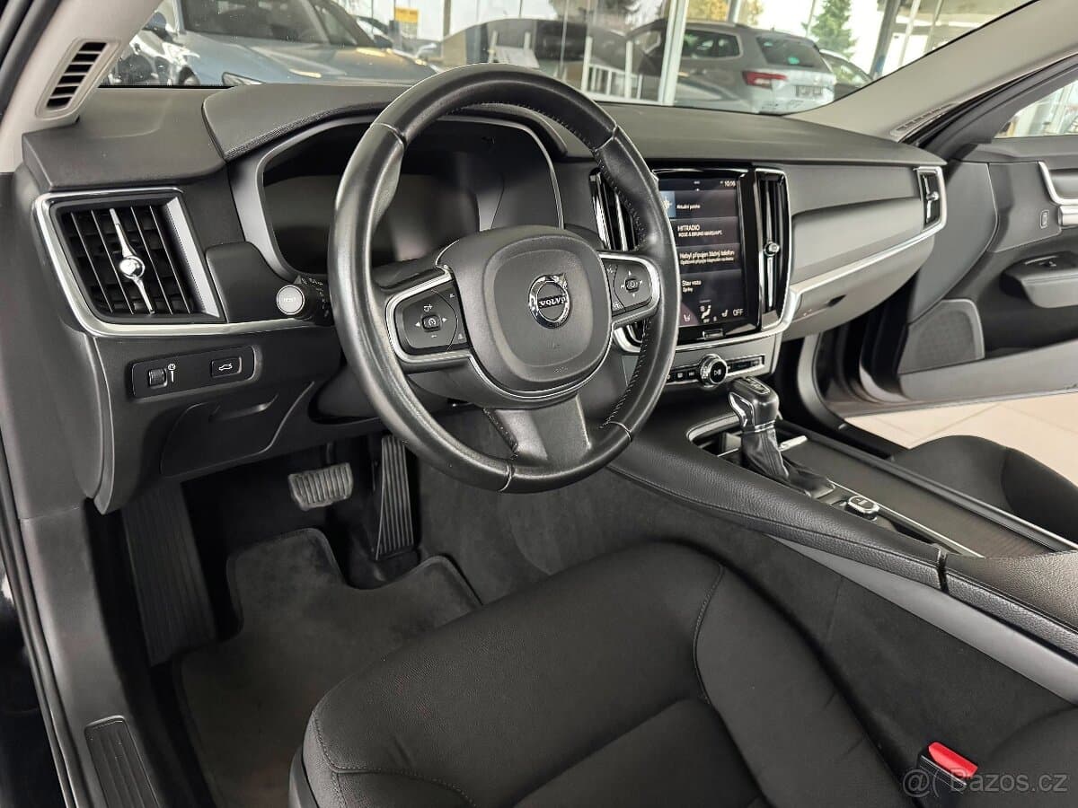 2017 Volvo S90 - 8