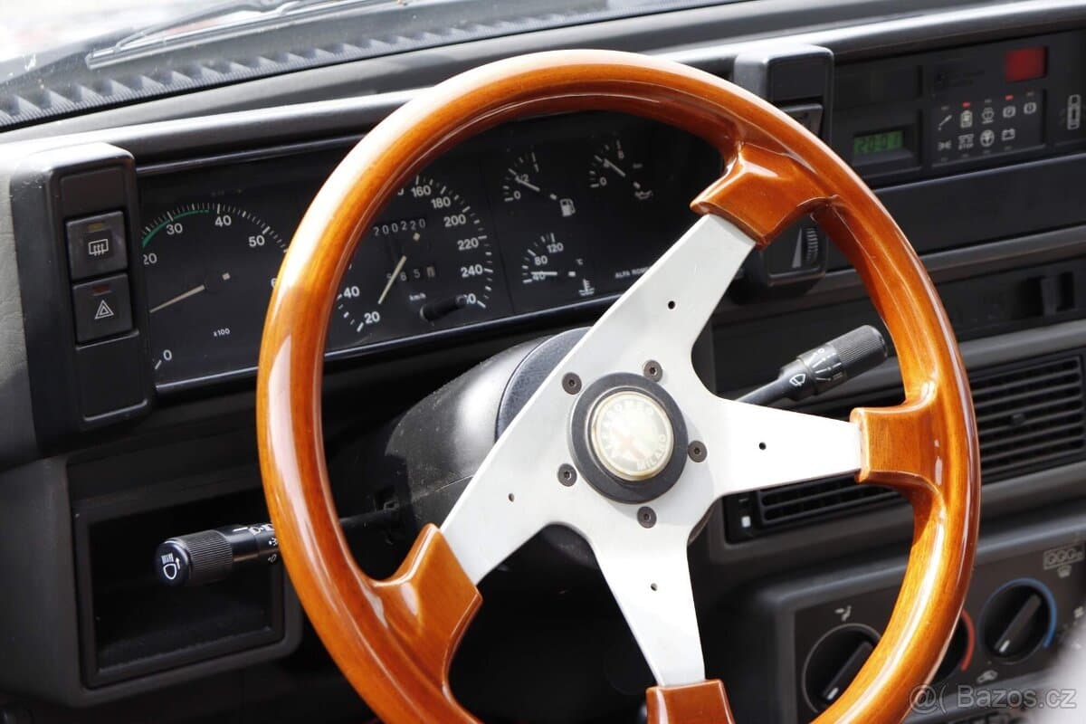 Alfa Romeo 75 - 8
