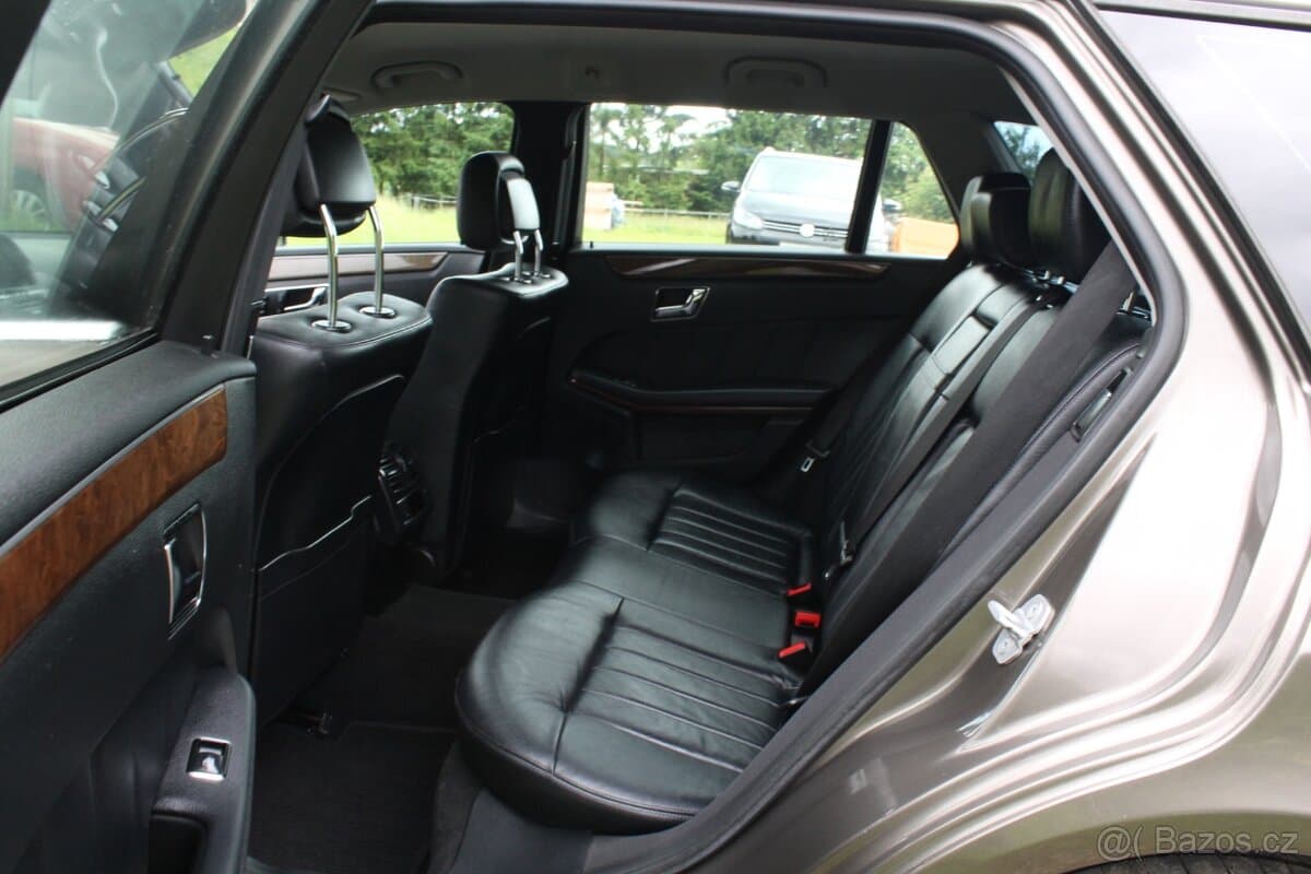2010 Mercedes-Benz E-CLASS - 8