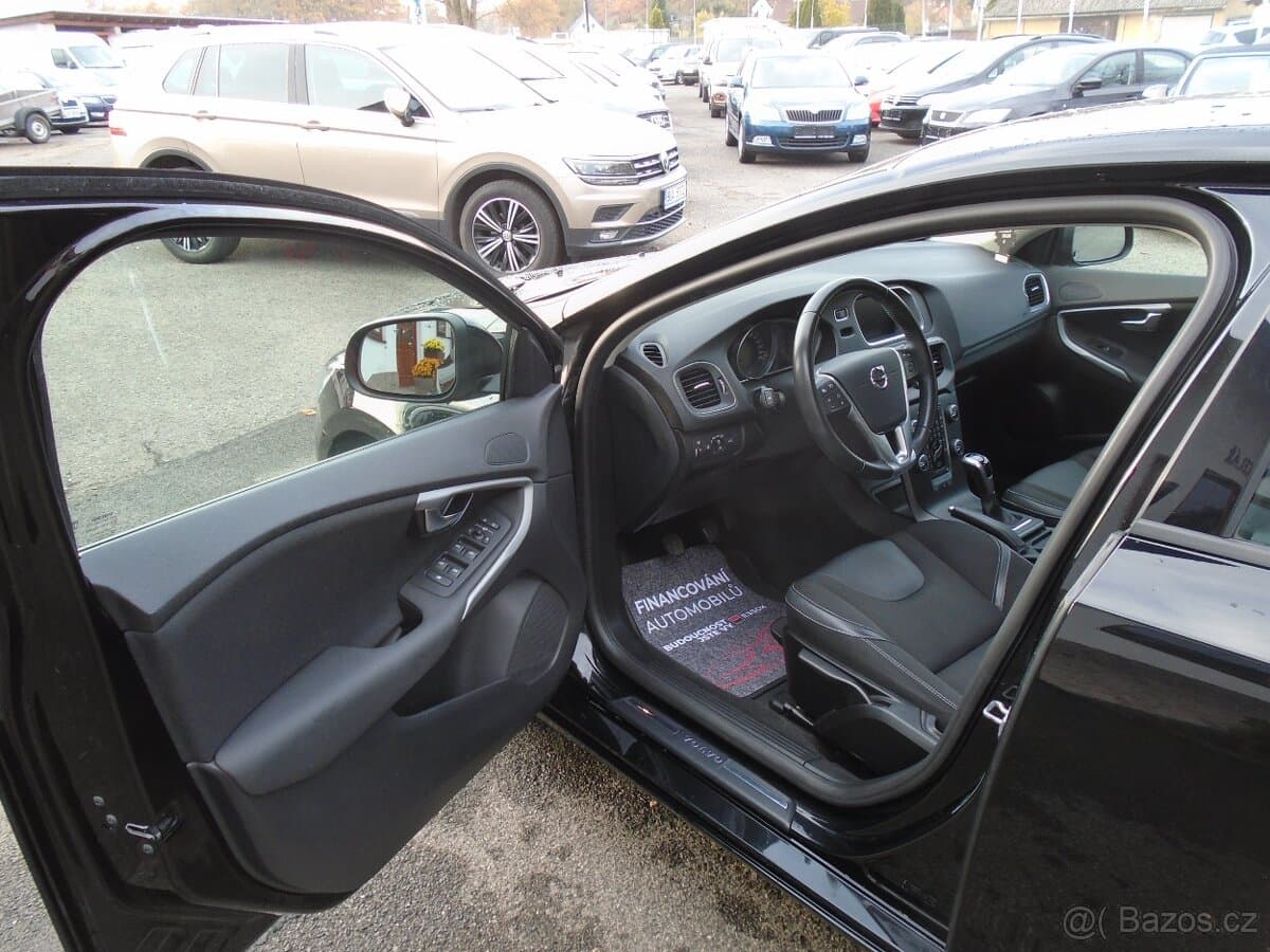 2019 Volvo V40 - 8