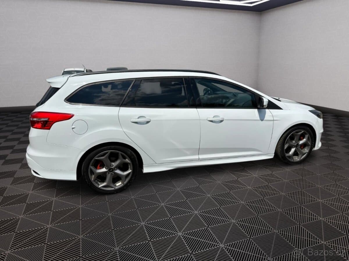 2017 Ford FOCUS - 8