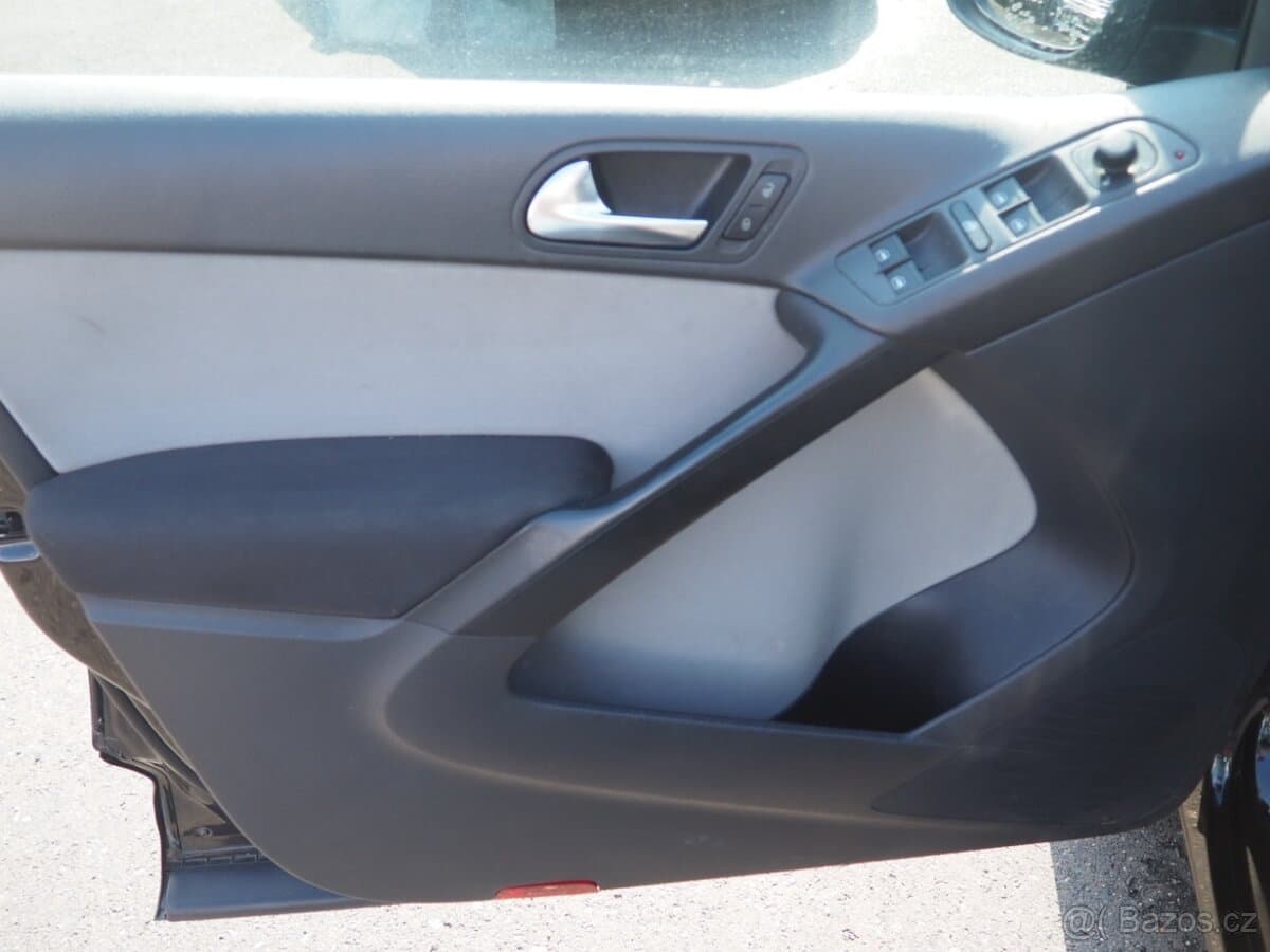 2010 Volkswagen TIGUAN - 8